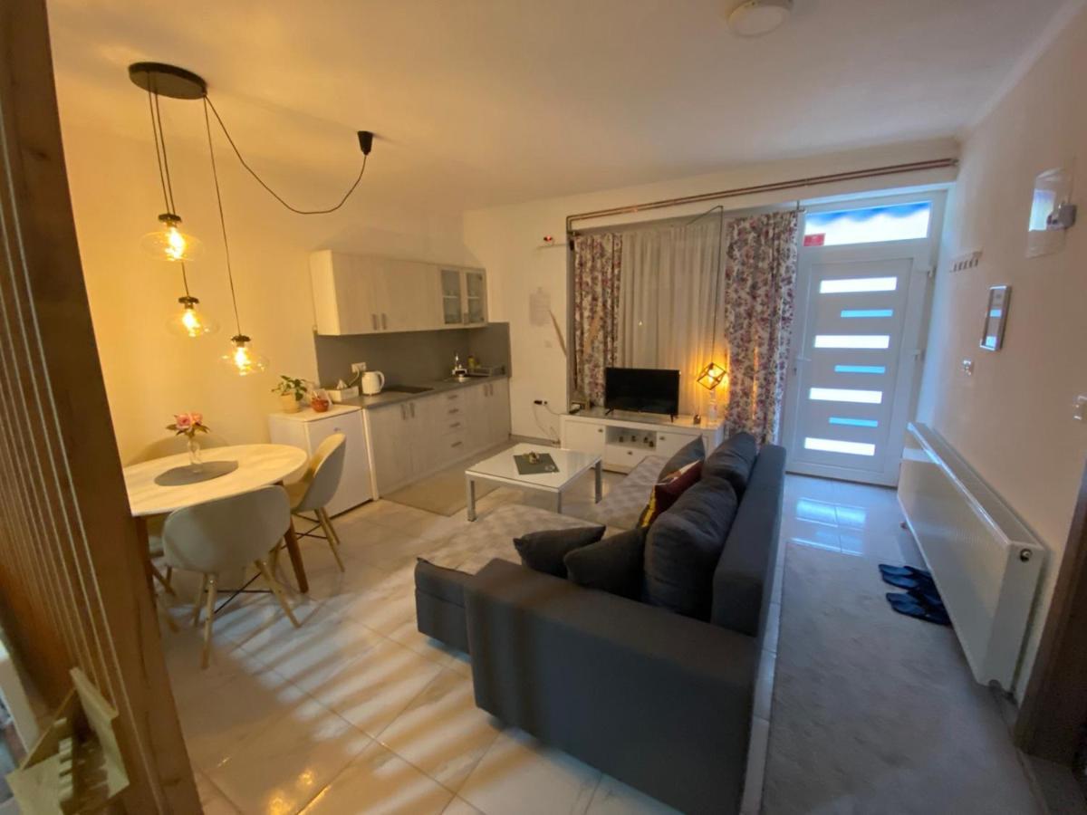 Deluxe Apartment Tuzla Ngoại thất bức ảnh